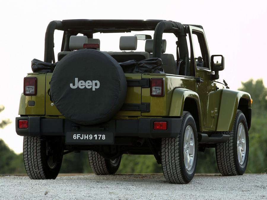  Jeep Wrangler Sahara 2006 года  (фото 23 из 34)